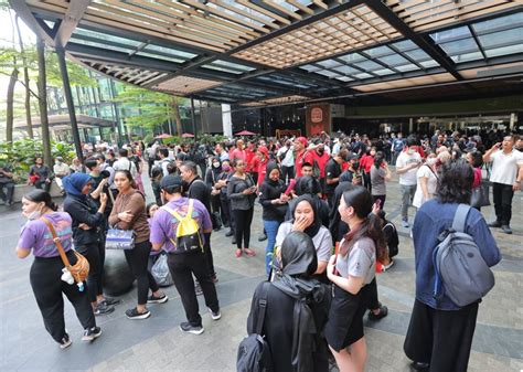 Mid Valley Megamall, Gardens Mall closed after fire, no casualties.
